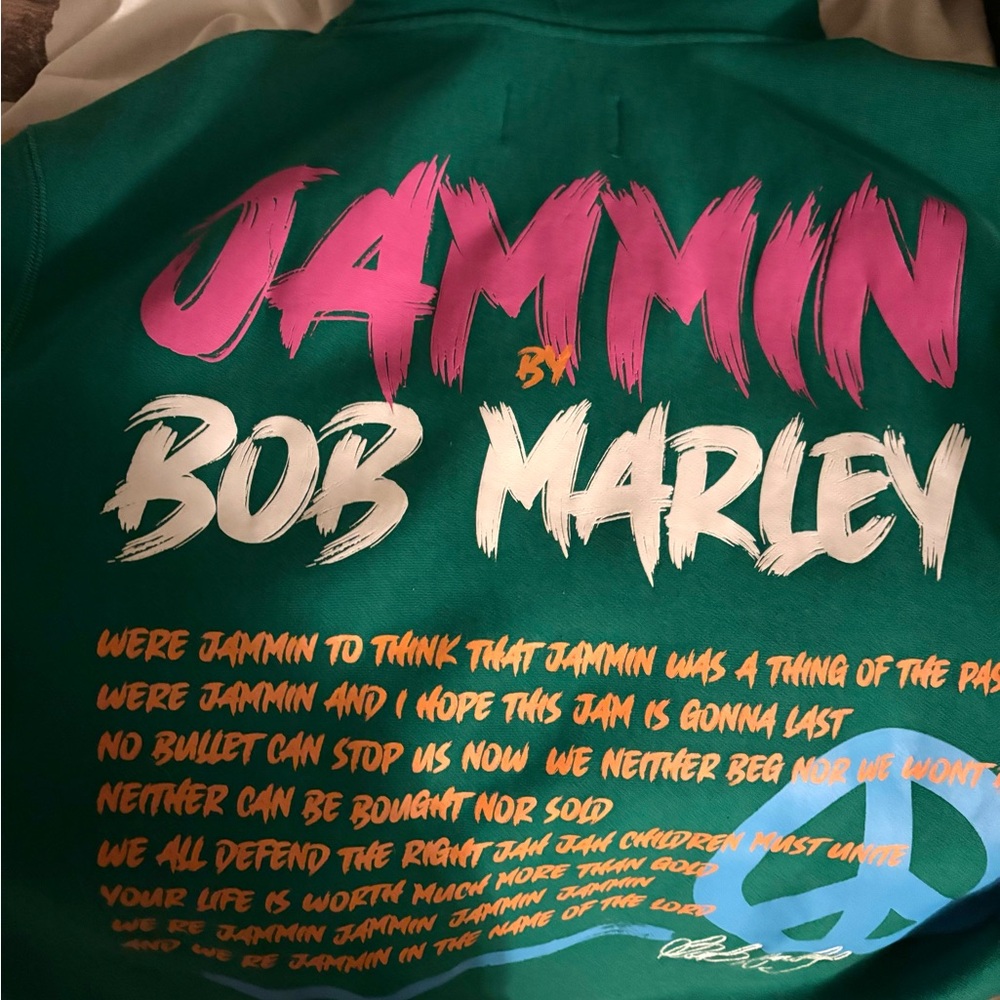 Brand new bob marley hoodie limited edition , color green size Xl
